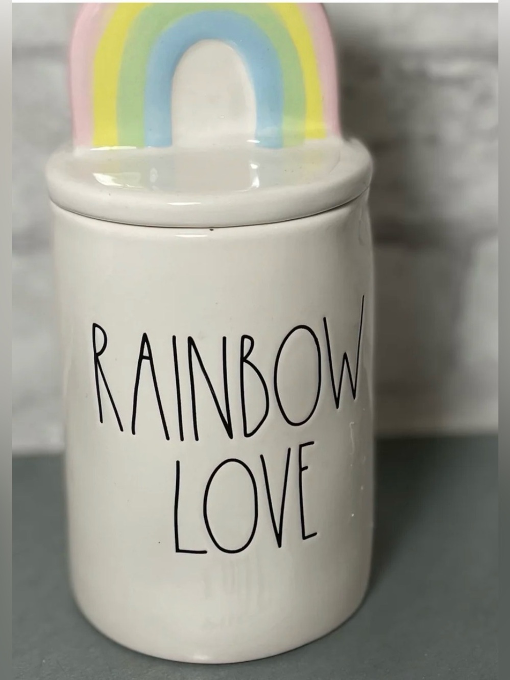 NWT Rae Dunn LARGE ceramic candle w/topper ‘RAINBOW LOVE’ 13.2oz sprinkle donuts